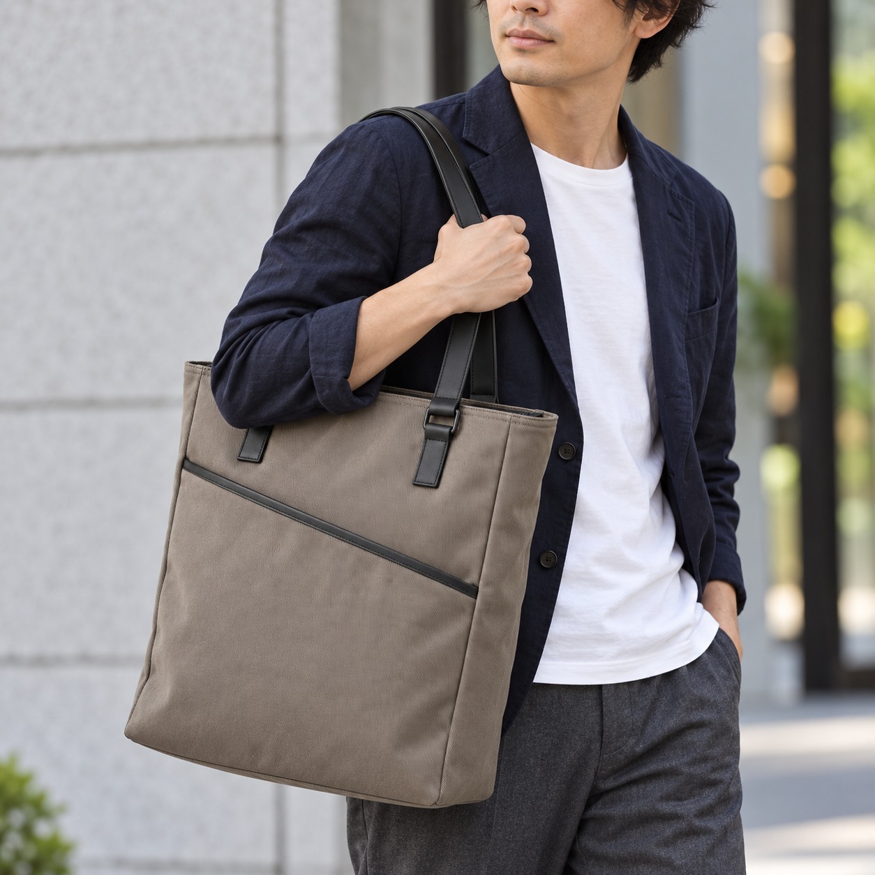 ツイル×レザー調 縦型トートバッグ 着用イメージ